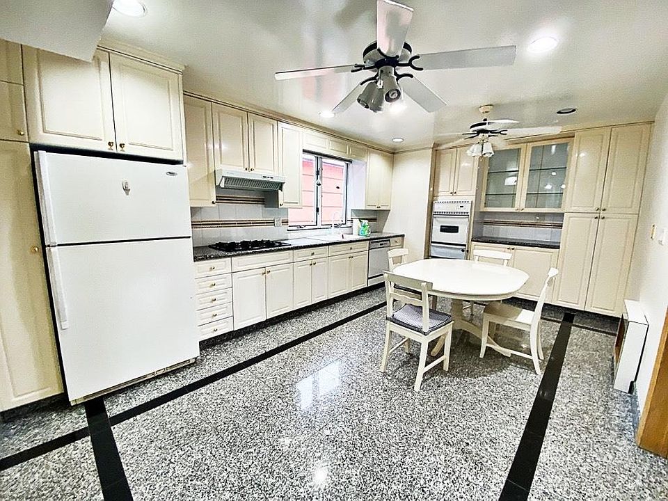 1st image of 1367 E 72nd St #1