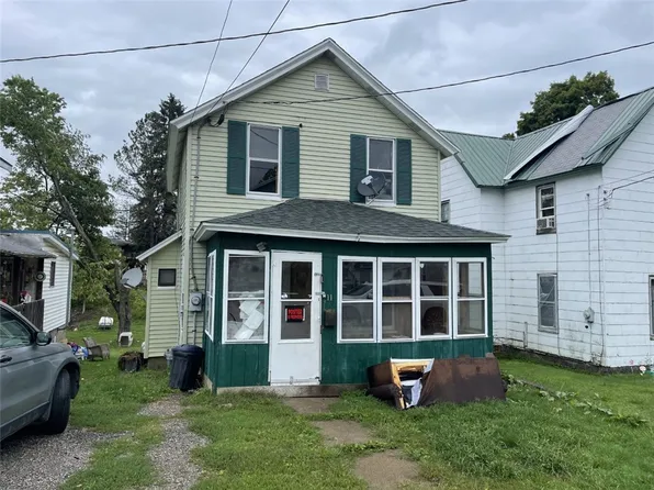 11 Parade St, Union City, PA 16438