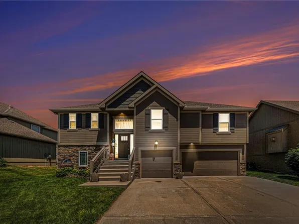 13409 Redwood Ln, Smithville, MO 64089