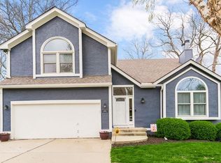 816 NE Country Ln, Lees Summit, MO 64086