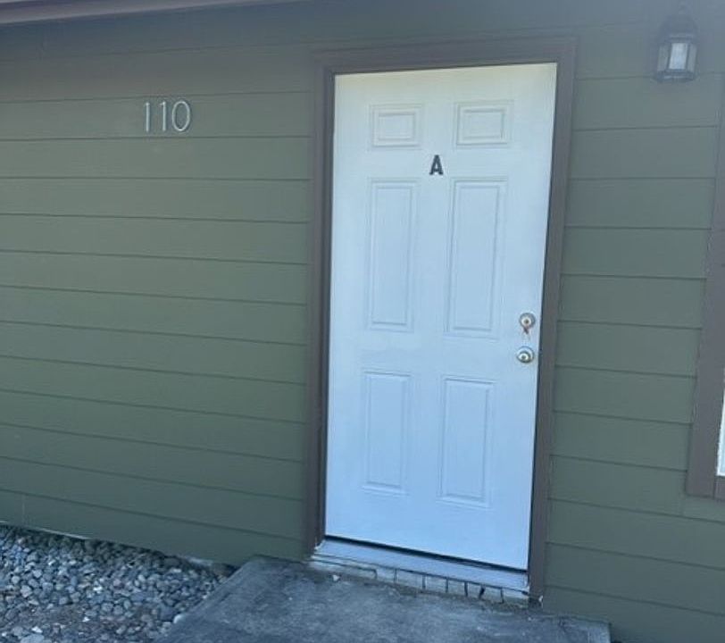 1st image of 110 Stanford Dr #A