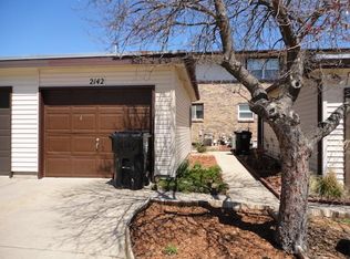 2142 Sandstone Rd, Lincoln, NE 68512