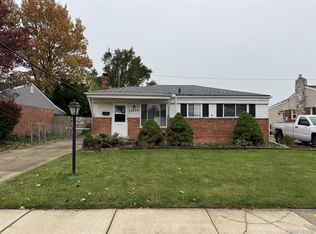 17970 S Wind Dr, Fraser, MI 48026