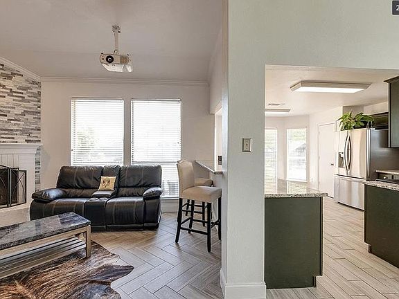2nd image of 224 Elm Ln