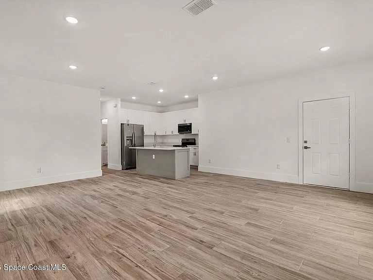15 Travis St #101 — Photo 4