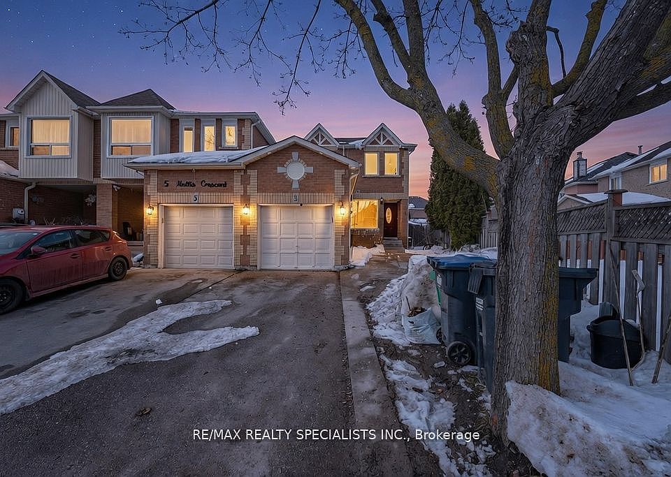 1st image of 3 Mullis Cres