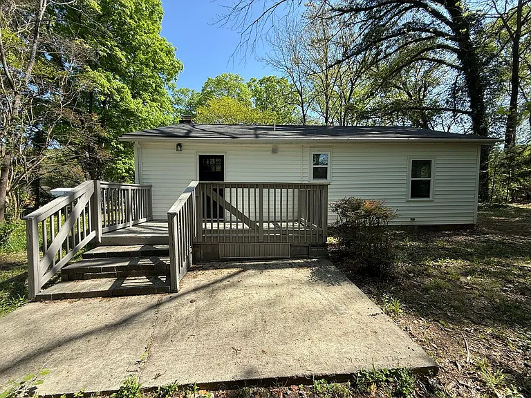 1229 Jenkins St — Photo 7