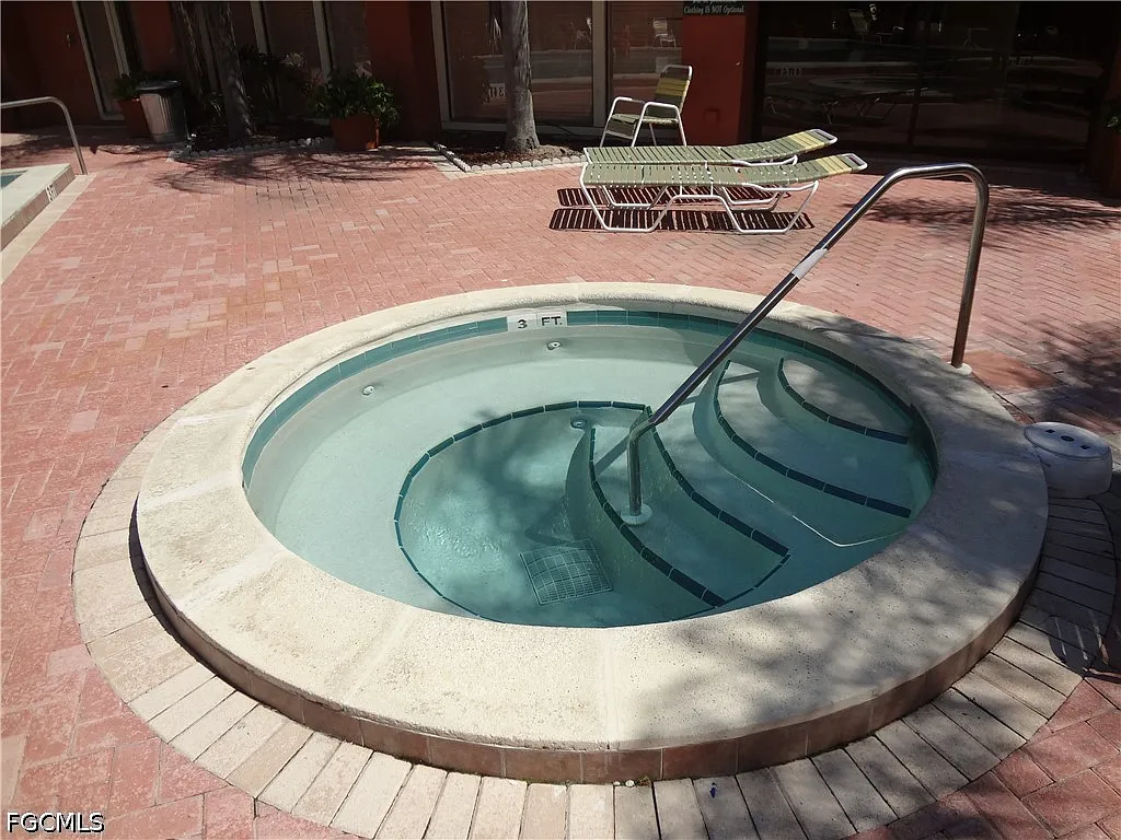 2 bed, 2.0 bath, 883 sqft, $1,375 — Photo 4