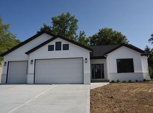 8943 Wheat Dr, Troy, IL 62294