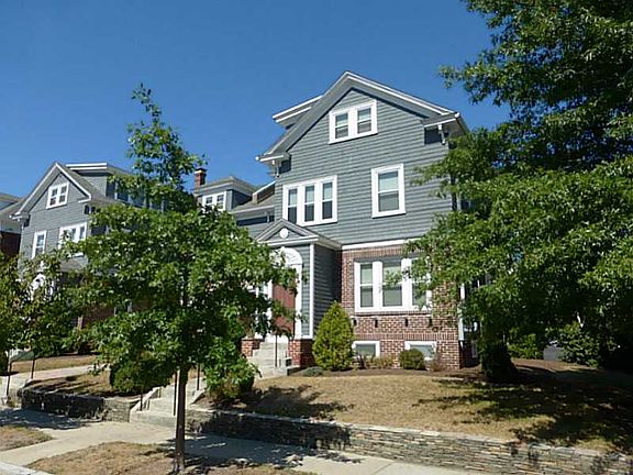 2nd image of 176 Irving Ave #176