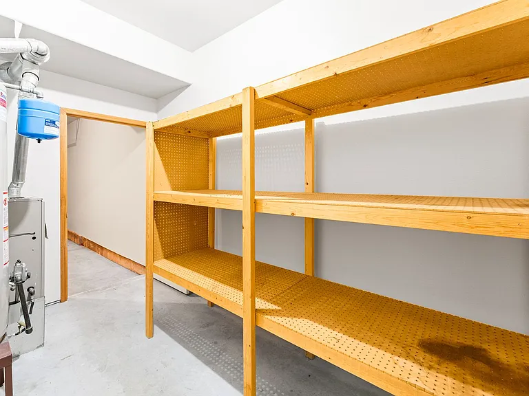1560 SW Reindeer Ave — Photo 14
