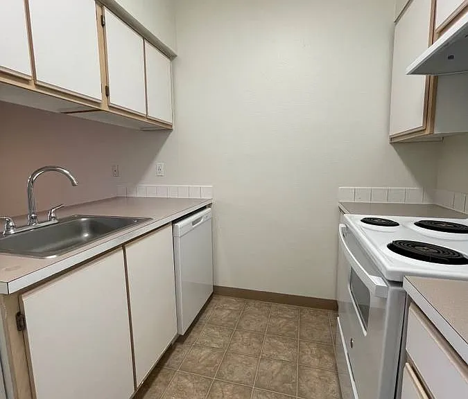 Fountain Valley Apartments — Photo 44