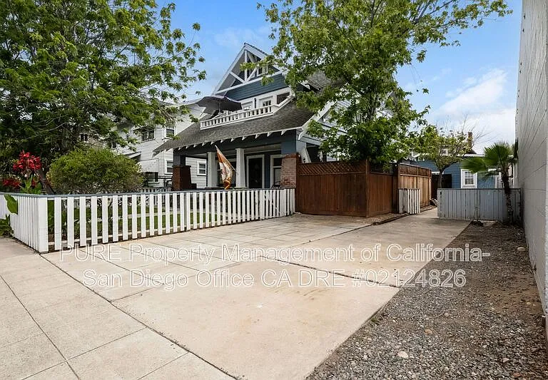 1611 30th St #4 — Photo 2