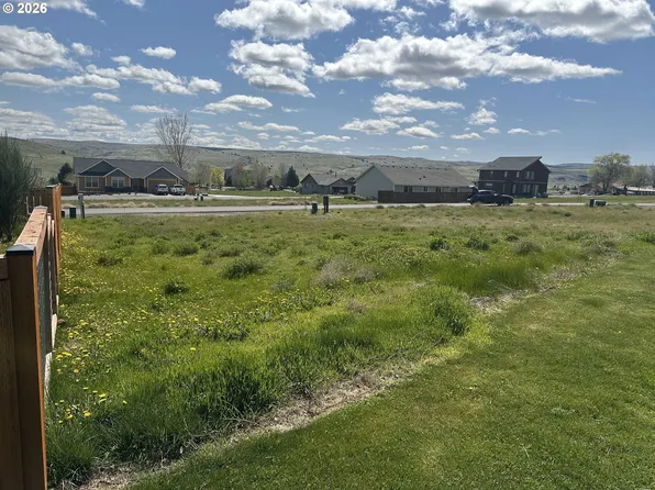 419 Little Lake Rd, Maupin, OR 97037