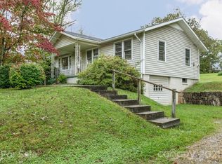21 Bennett Rd, Candler, NC 28715