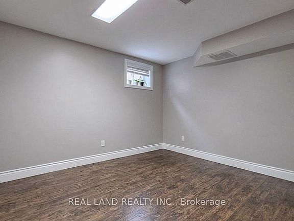 3rd image of 26 Glamis Ave