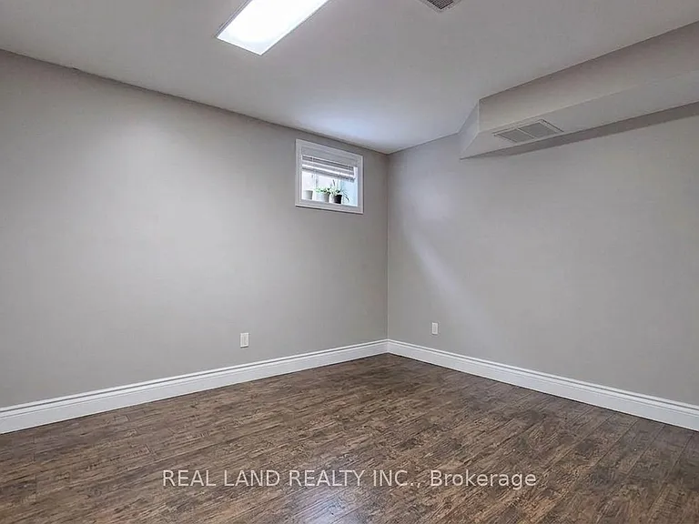 26 Glamis Ave — Photo 3