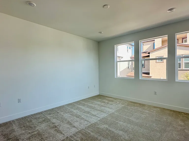454 Lobata — Photo 23