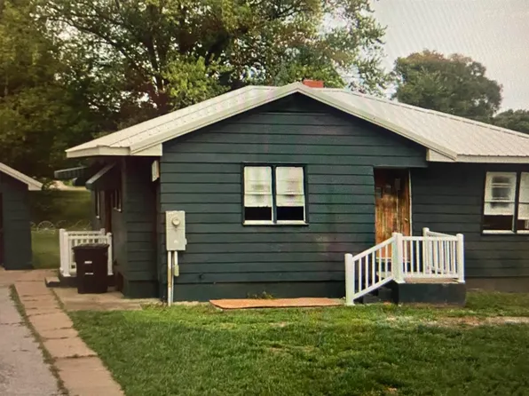 611 S 4th St, Farmington, IA 52626