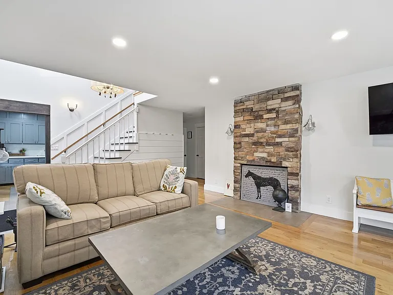 10200 Grandview Rd — Photo 6