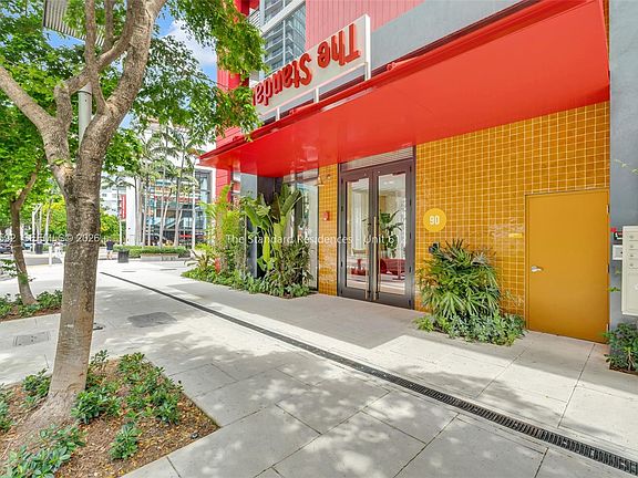 3rd image of 90 NE 32nd #612