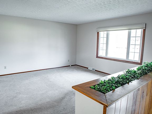 2nd image of 1422 E Clairmont Pl