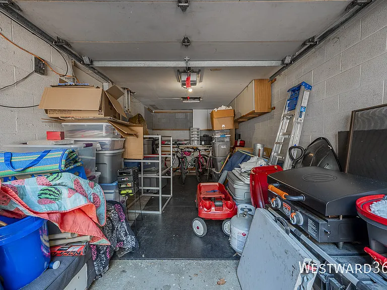 2336 N Lakewood Ave — Photo 27