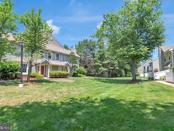 5th image of 104 Pertwood Ct #104