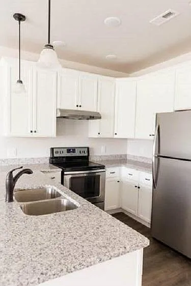 2 bed, 1140 sqft, $1,300 — Photo 4