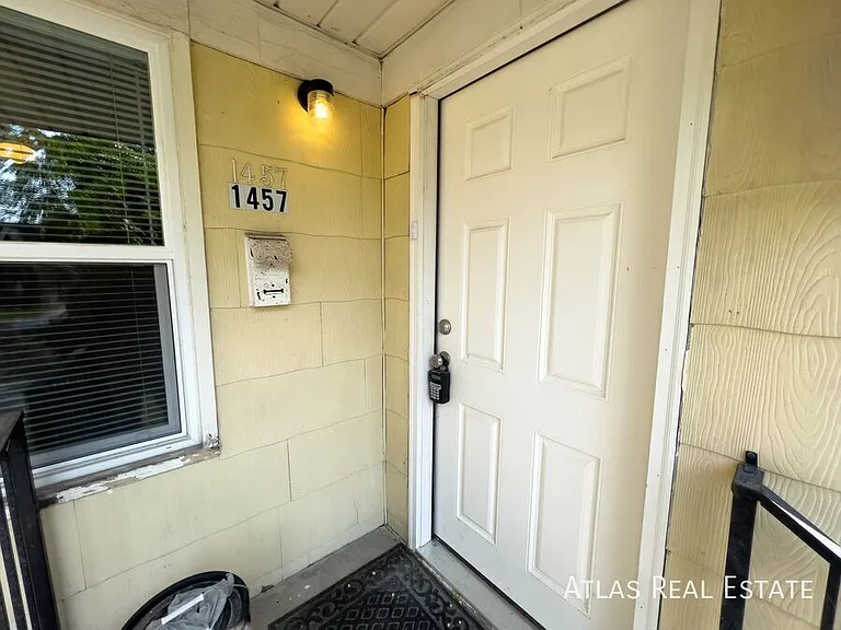 1457 Roberta St — Photo 3