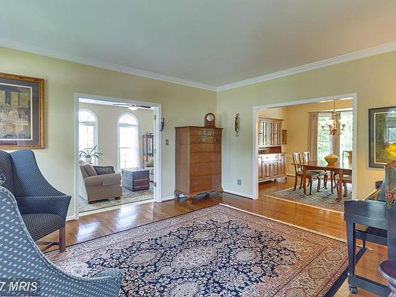 5th image of 9198 Silverline Dr