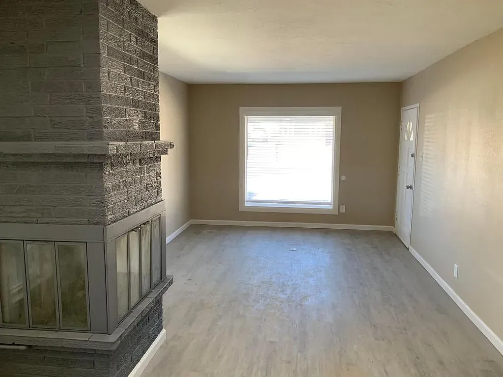 3 bed, 1.5 bath, 1162 sqft, $1,800 — Photo 2