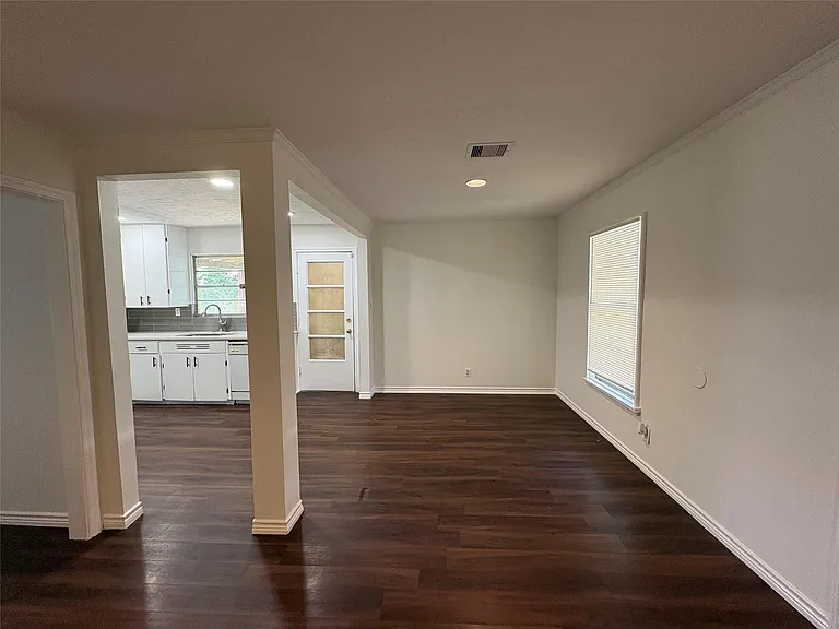 5422 Timber Creek Dr — Photo 2