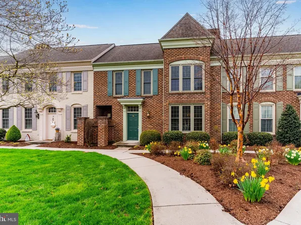 56 Devonshire Sq, Mechanicsburg, PA 17050