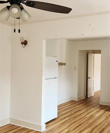3rd image of 1844 Burgundy St #1/2