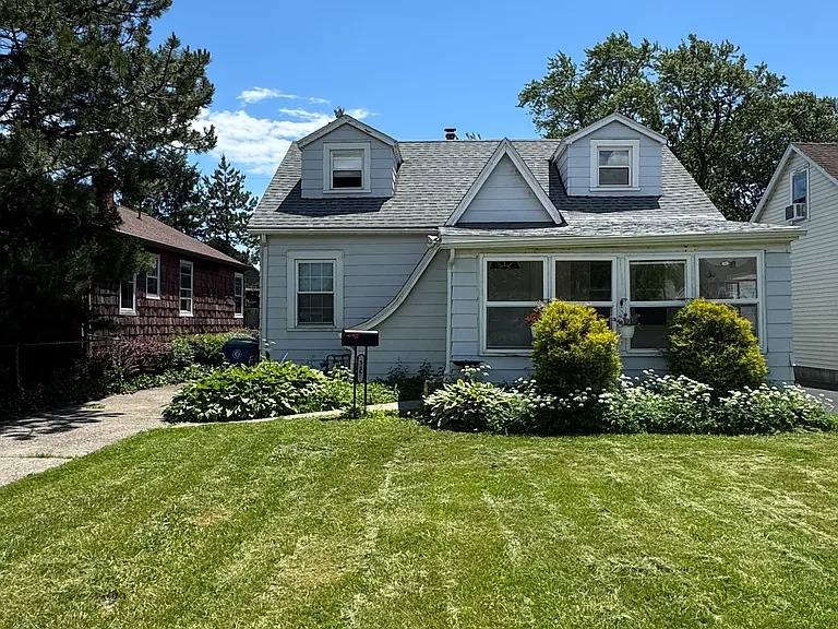 557 Emerson Dr — Photo 22