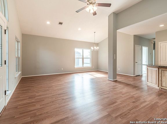 4th image of 2118 Robin Hood Dr