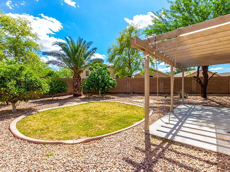 983 E Palomino Way — Photo 26