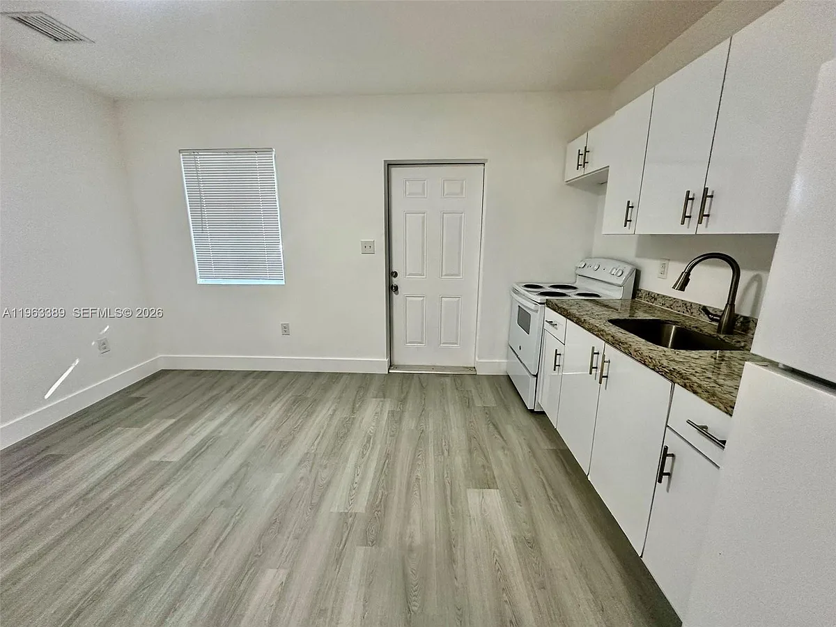 Building Photo - 11115 NE 13th Ave #3