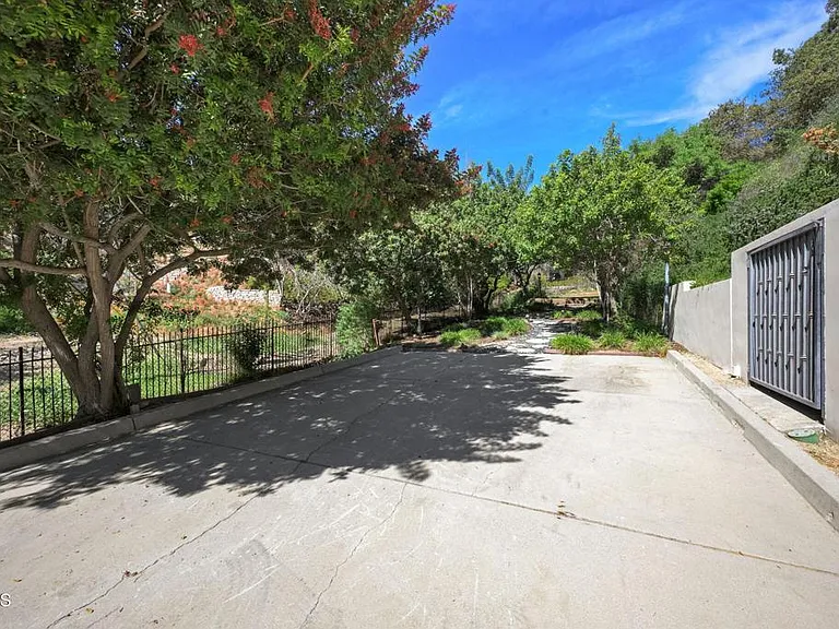 3263 New York Dr — Photo 63