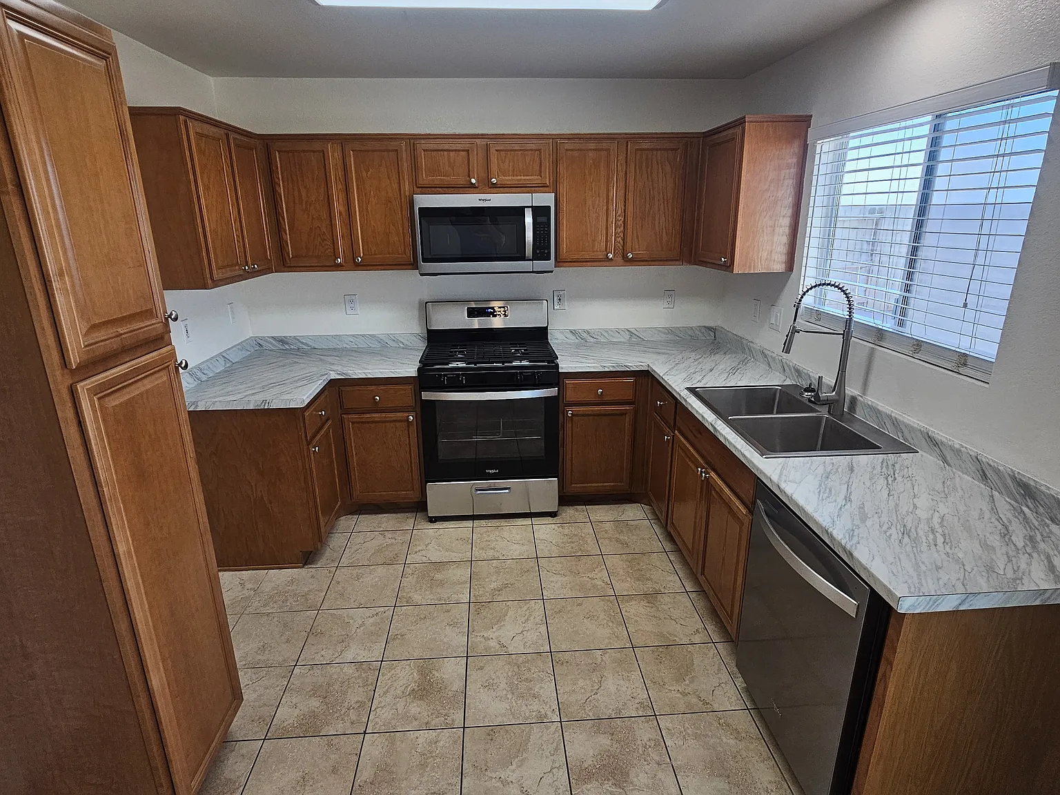 4 bed, 1650 sqft, $2,600 — Photo 2