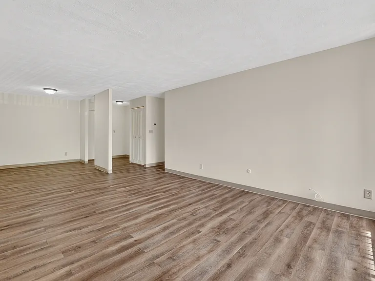 Taurus Apartments — Photo 13