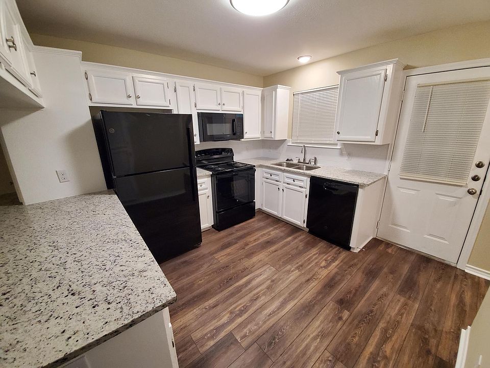 1st image of 1701 S Dexter Dr