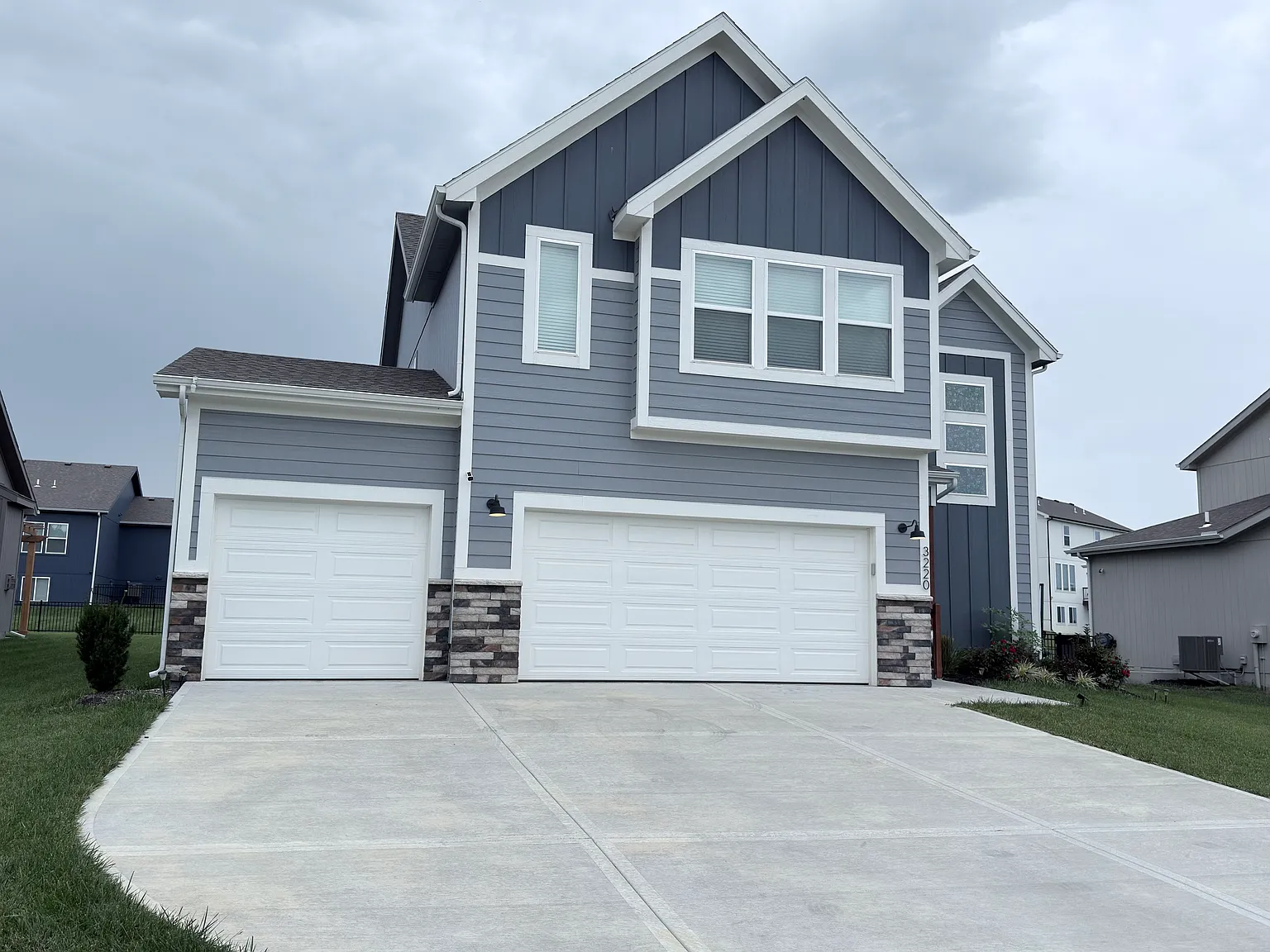 4 bed, 2.5 bath, 2069 sqft, $2,849 — Photo 3
