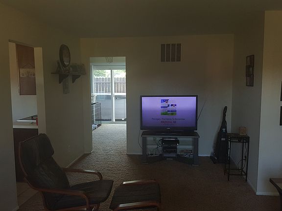 5th image of 402 W Arlington Dr