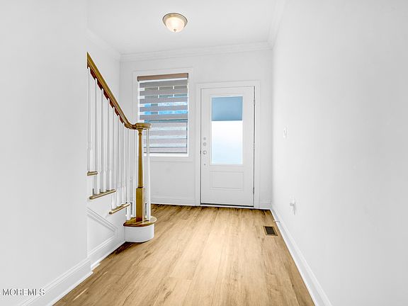 4th image of 221 Brighton Avenue #202