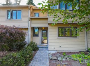 2 Golfside Cir, Canandaigua, NY 14424