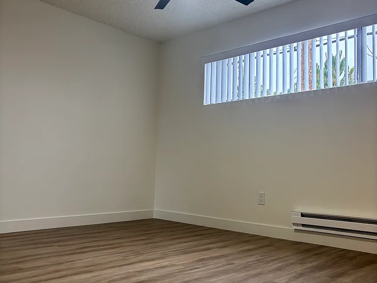 PARK ROYAL MANOR — Photo 18