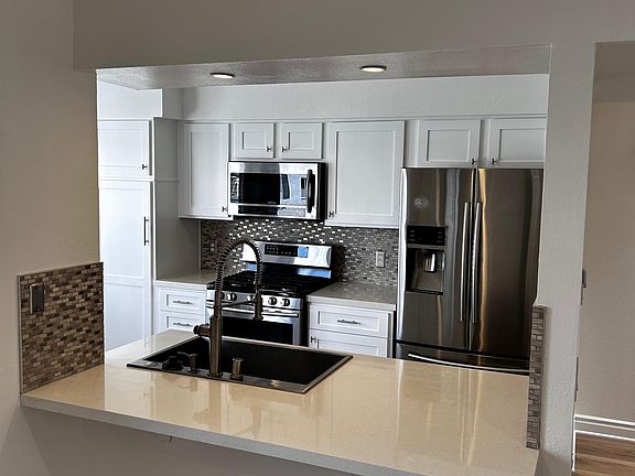 4th image of 5455 Sylmar Ave APT 205