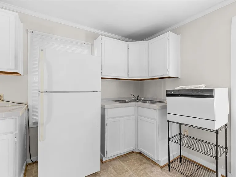 2604 Omar St — Photo 9